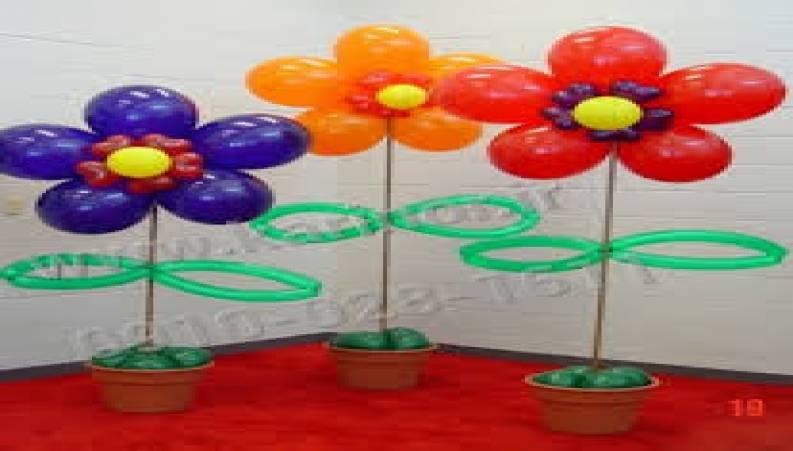 بادکنک آرایی به شکل حلزون