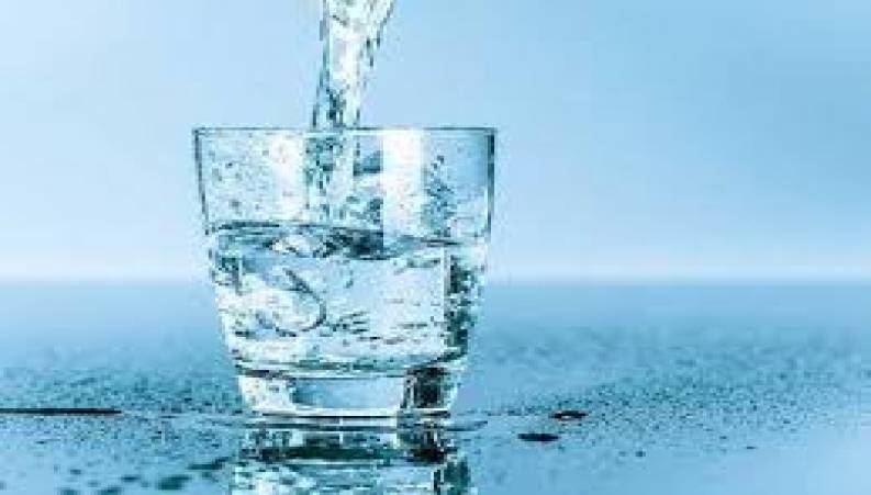 نباید های آب خوردن بین غذا