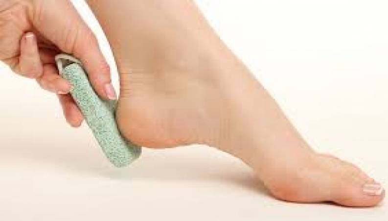 راهکار های درمان ترک پاها