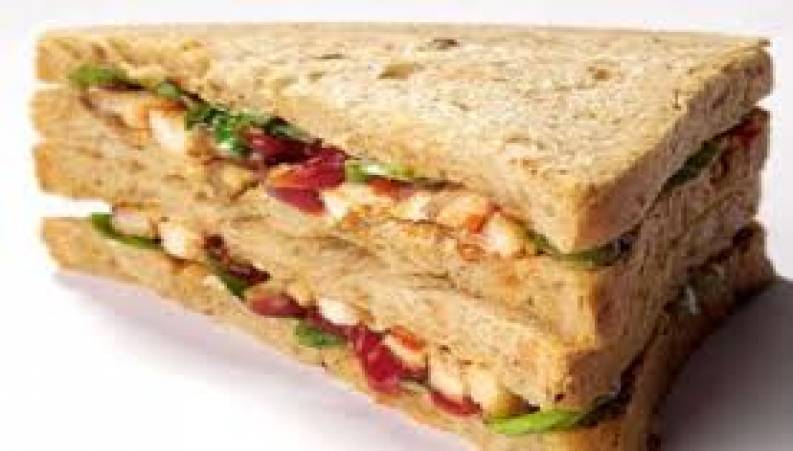 طرز تهیه ی ساندوچ خوشمزه ی مرغ و ماست