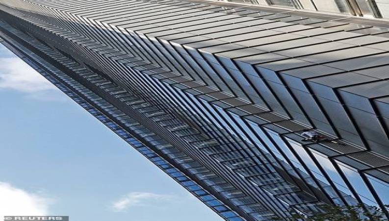 صعود به ارتفاع 200 متری بدون طناب