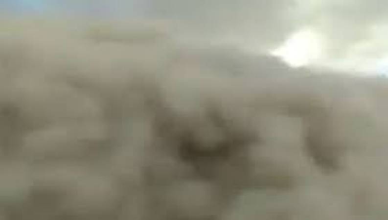 پدیده ای نادر: افتادن ابر بر روی زمین 