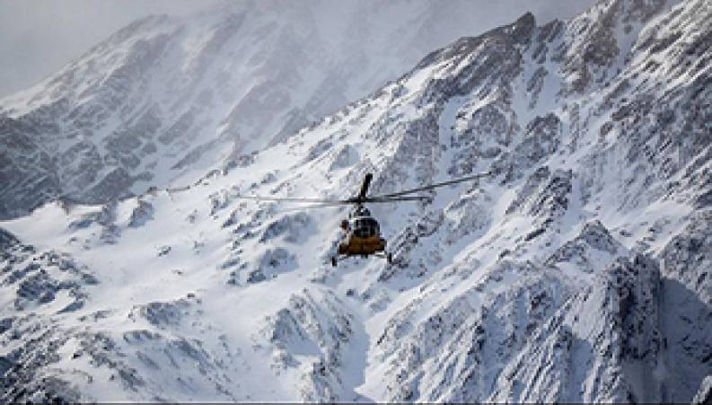 پیاده کردن عجیب سرنشینان بالگرد در سطح شیب دار