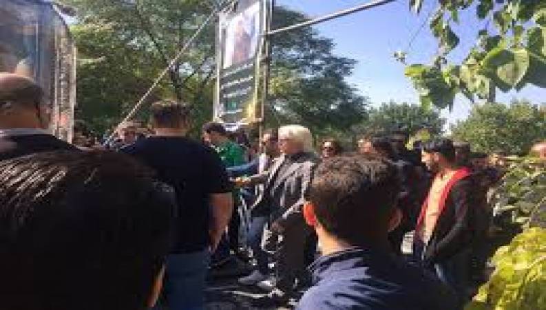 شفر بر سر مزار منصور پور حیدری