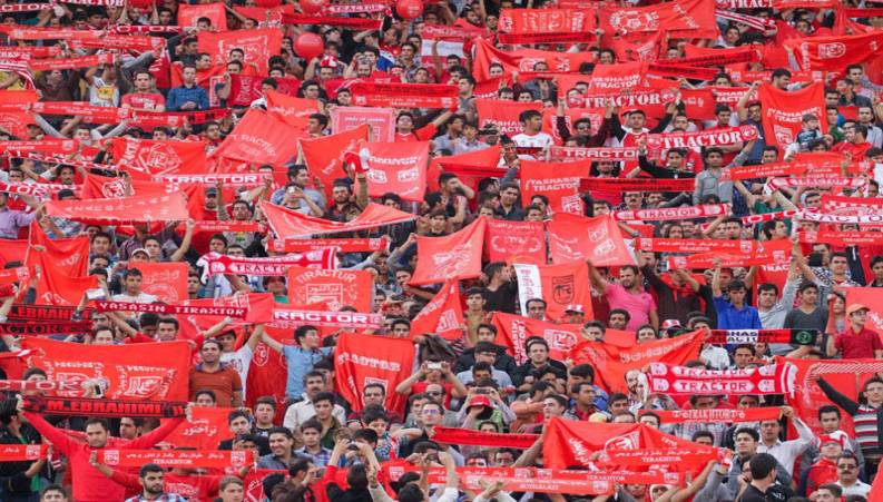 شعار کاشیما کاشیمای هواداران تراکتور در بازی این تیم با پرسپولیس