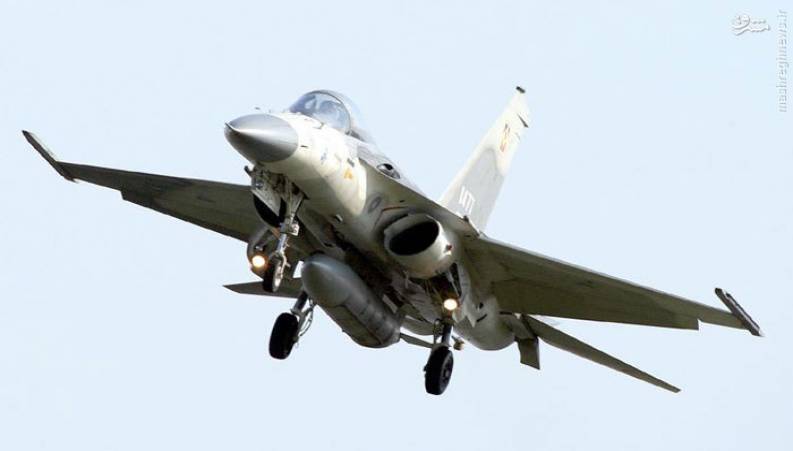 لحظه ی جالب برخورد جنگنده های آمریکایی و روسیه