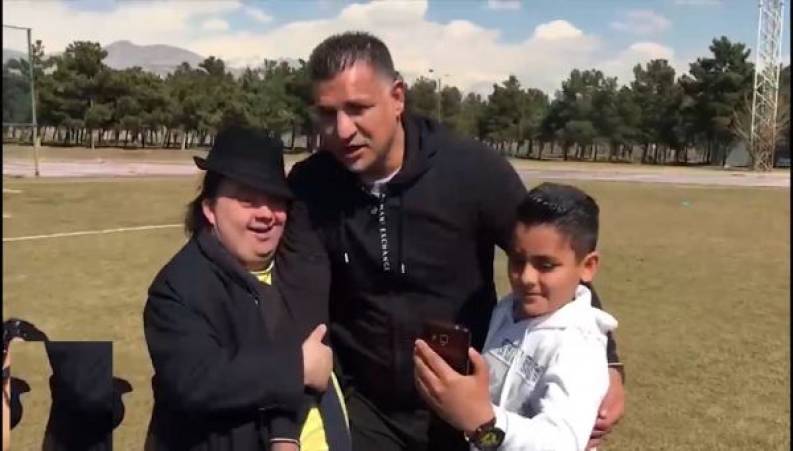 دروازه بانی علی دایی برای بچه های اوتیسمی