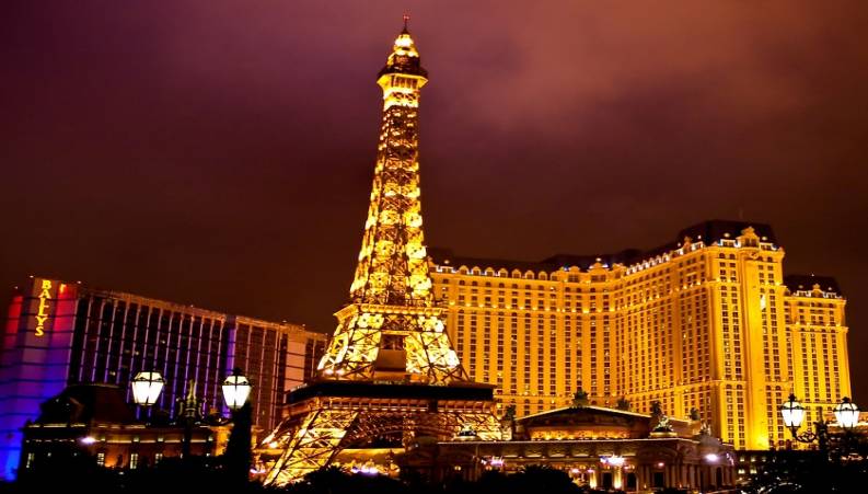 برج ایفل خاموش شد