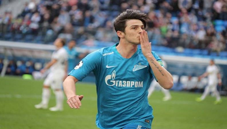 وقتی سردار آزمون خواننده می شود