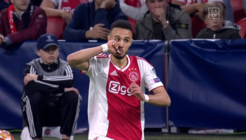 افطار کردن بازیکن مسلمان آژاکس در بازی