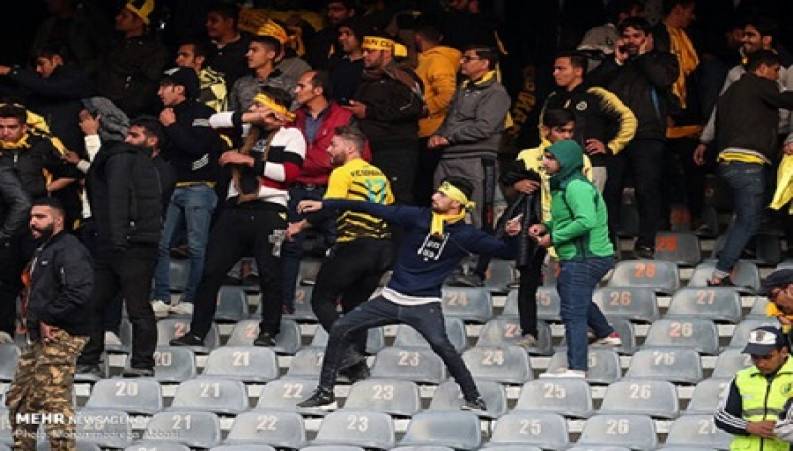 سنگ پراکنیِ هواداران سپاهان یک کودک را نابینا کرد