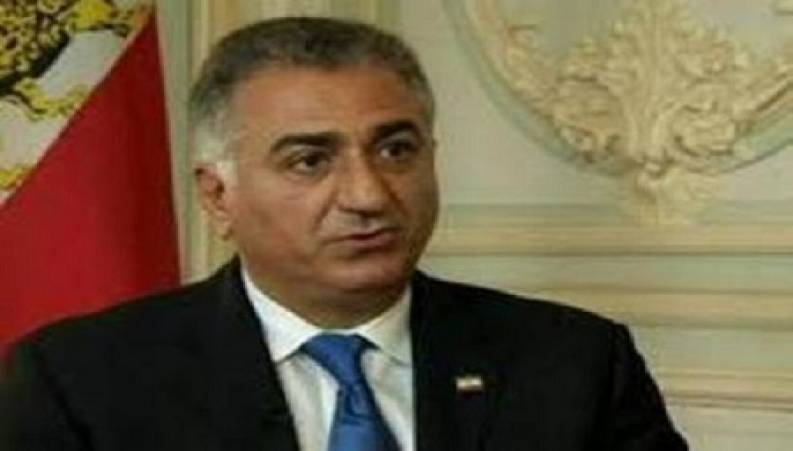 وقتی رضا پهلوی فارسی حرف زدن هم بلد نیست!