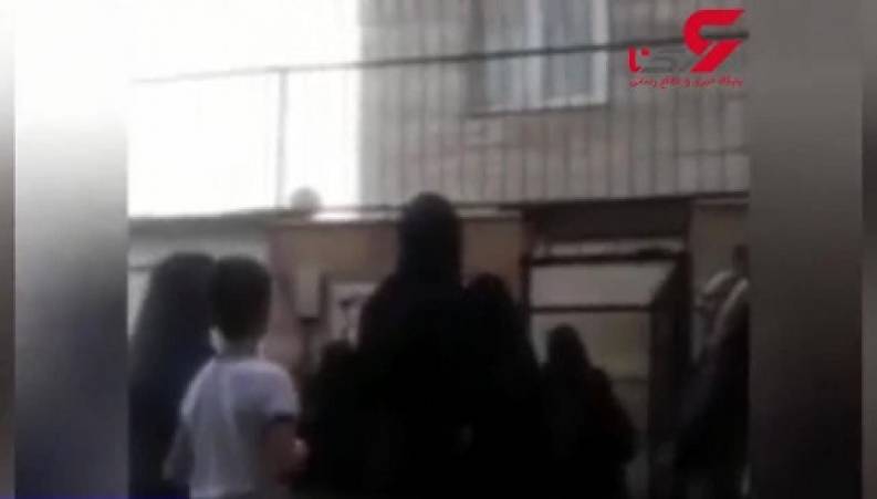 گریه های مادر عماد پسر 6 ساله در مراسم عزا