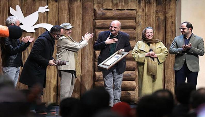 وقتی رفقای کلاه‌قرمزی، پدرش را سورپرایز کردند