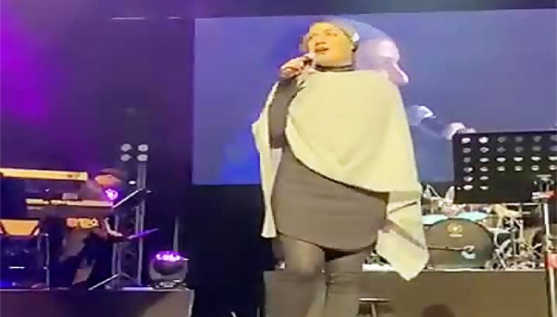 مهناز افشار در کنسرت گوگوش در روتردام