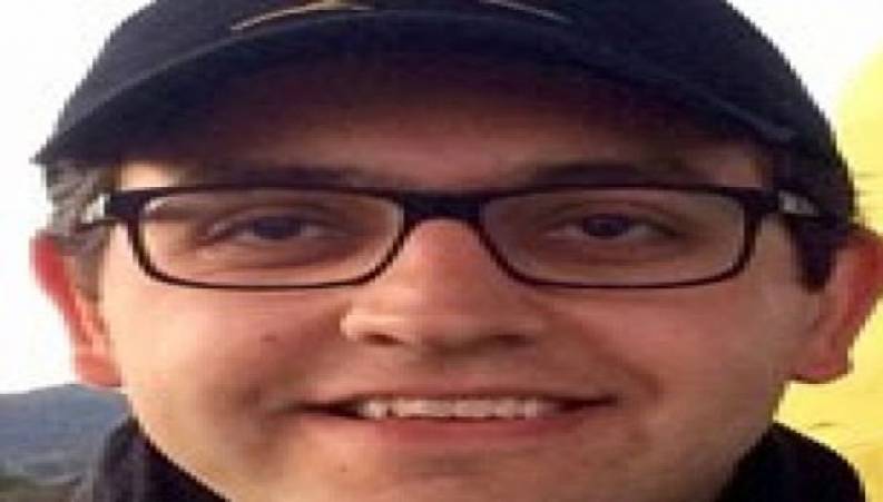 خشایار خاوری سوار بر ماشین لاکچری اهالی رسانه را دور زد  ببینید