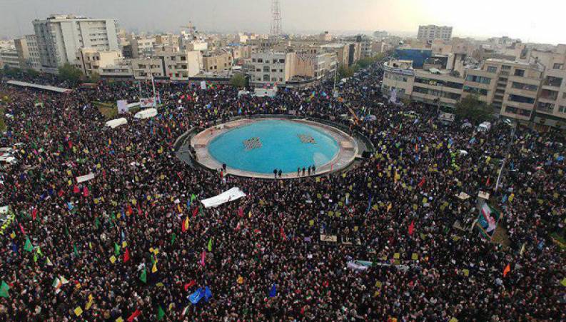 هدیه کریسمس کودک ایرانی برای ترامپ در مراسم تشییع