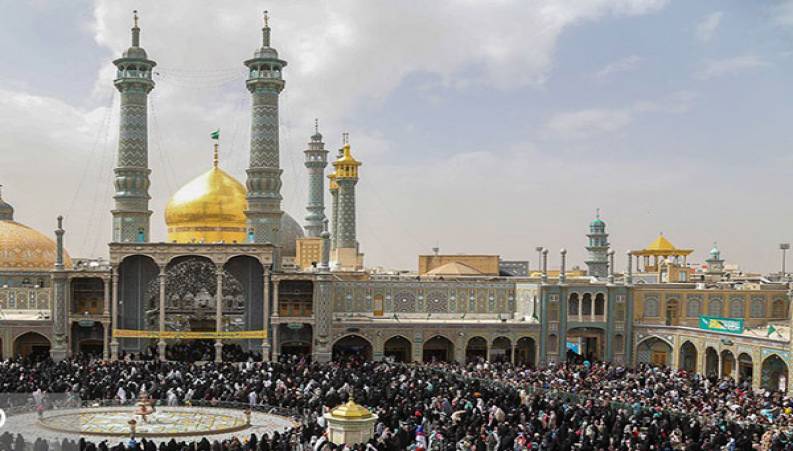 عزاداری مردم در حرم حضرت معصومه (س)