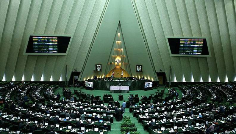 سانسور با آباژور این بار، چهره نماینده مجلس