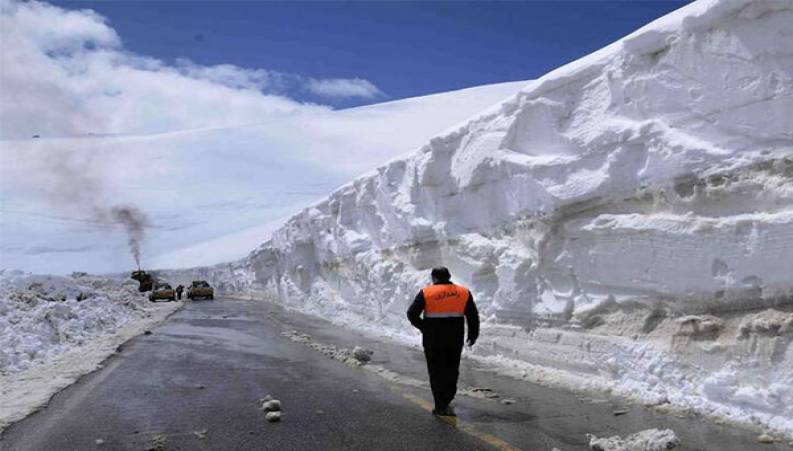 چالش یخ زدن آبجوش در دمای منفی ۲۰ درجه خلخال را ببینید 