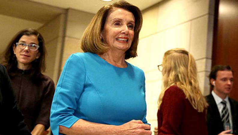  نانسی پلوسی متن سخنرانی ترامپ را پاره کرد 