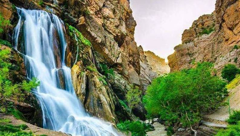 برعکس شدن جریان آبشار بر اثر وقوع طوفان و باد شدید  ببینید