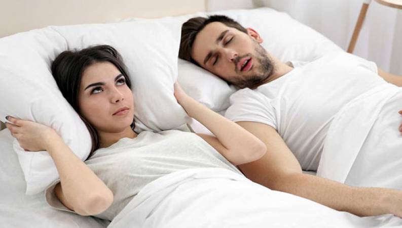  روش قطعی و خنده‌دار برای برطرف کردن خروپف