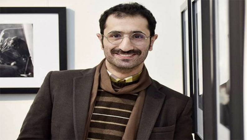 گونی سیب زمینی بر تن ایمان صفا بازیگر سینما در جشنواره