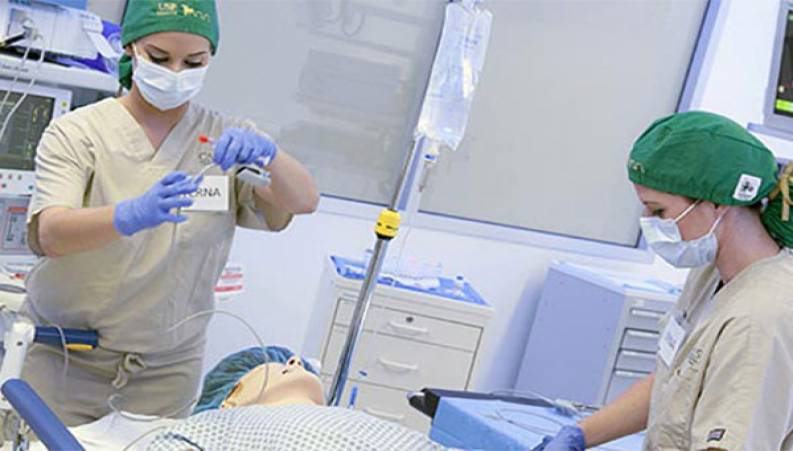 بیهوش شدن ناگهانی پزشک هنگام عمل جراحی در چین