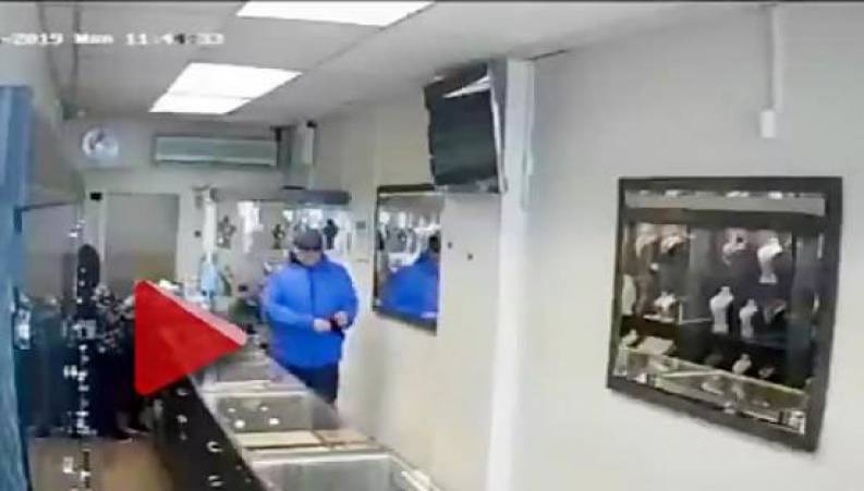 تلاش خنده‌دار سه دزد احمق در طلافروشی! 