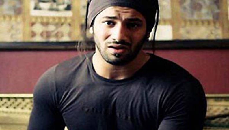 وقتی اکبر عبدی را به جرم تتلو دستگیر می‌کنند