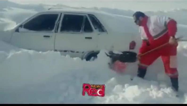 نجات راننده پراید ۲ روز پس از مدفون شدن در برف کوهرنگ