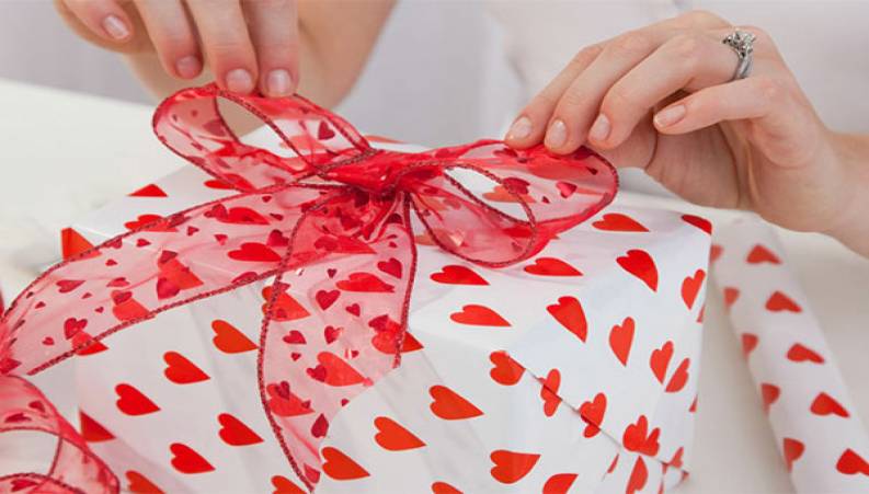 غافگیر شدن یک زن از هدیه همسرش