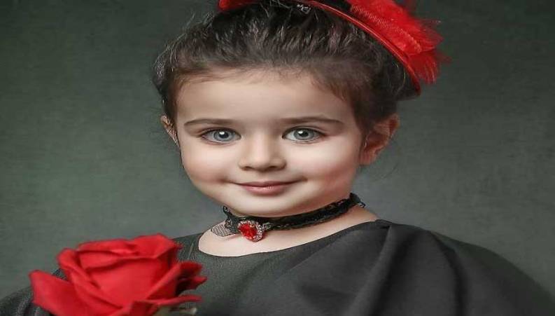 آشپزی هانا پاک نیت با کیک پیتزا در خانه اش 