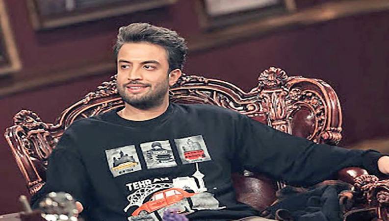 روایت بنیامین بهادری از واکسن زدن یکی سلبریتی‌ها در آمریکا 