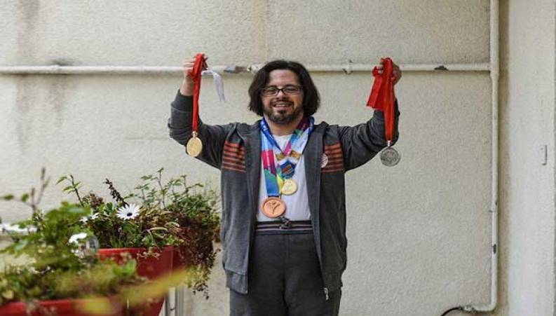 ماجرای آشنایی مهران قندهاری بازیگر نقش «میثاق» در پایتخت ۶ با همسرش