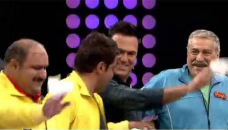 رقص کردی بازیگران سریال «نون خ» در برنامه تلویزیونی 