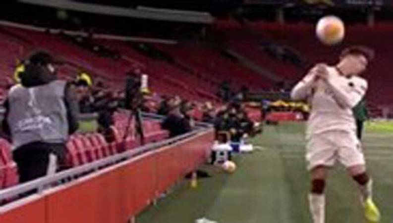  درگیری عجیب و جنجال‌ساز مدافع رم با توپ‌جمع‌کن آژاکس 