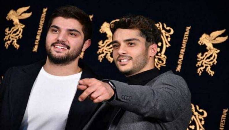 رپ خوانی سینا مهراد بازیگر آقازاده در حال گشت زنی با ماشین