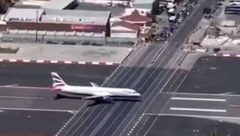  فرودگاه جبل الطارق خطرناک ترین فرودگاه جهان را بشناسید