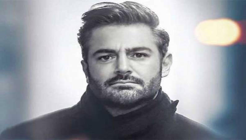 رضا گلزار سوار بر ماشین فوق لاکچری در کنار روبرتو کارلوس 