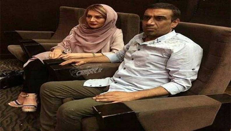 گریه های بی امان نصرالله رادش در کنار پسرش در یک برنامه زنده 