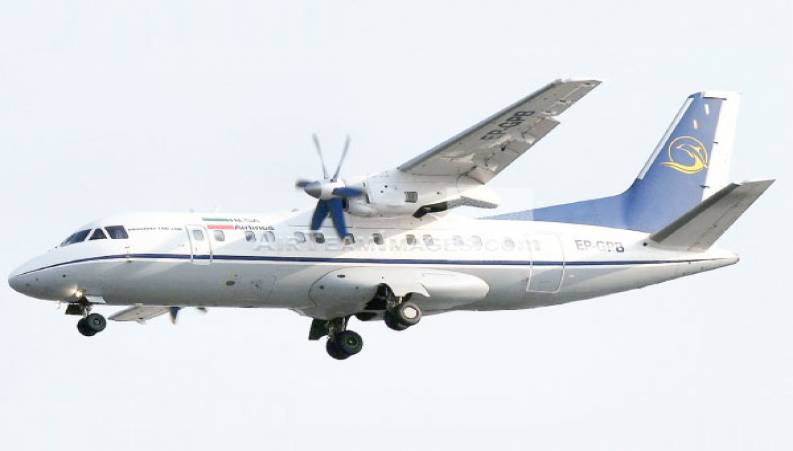 عبور وحشتناک بزرگترین هواپیمای جهان از روی پل در یک بزرگراه