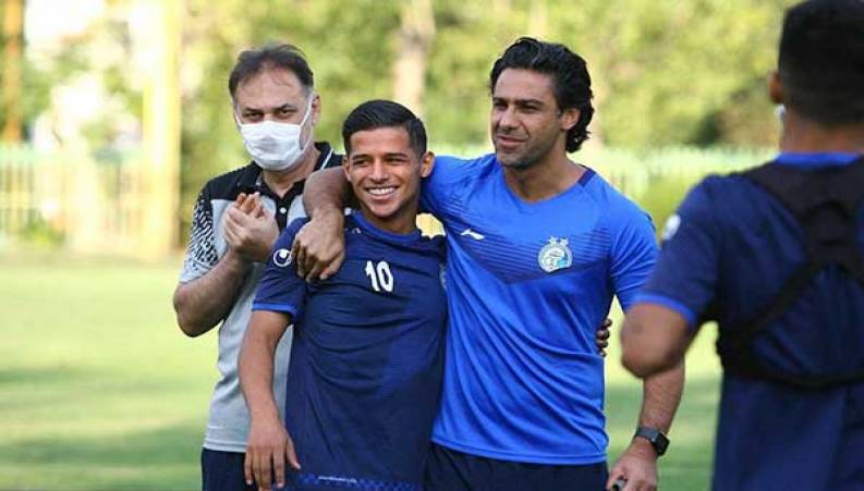 خوشحالی عجیب و غریب فرهاد مجیدی با مهدی قایدی پس از صعود در آسیا