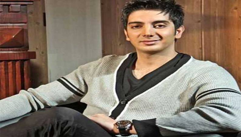 عکس‌های قدیمی فرزاد فرزین و واکنش جالب خواننده معروف به آنها