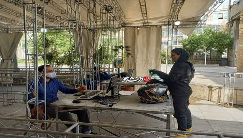  اعلام کاندیداتوری زن جوان موتورسوار برای انتخابات ریاست جمهوری