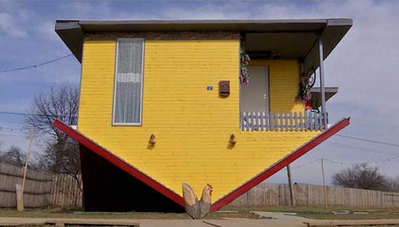 خانه ایی زیبا و منحصر به فرد که وارونه ساخته شده است! 