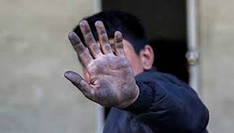  اشکهای شوق و برآورده شدن آرزوی کودک کار در برنامه زنده تلویزیونی