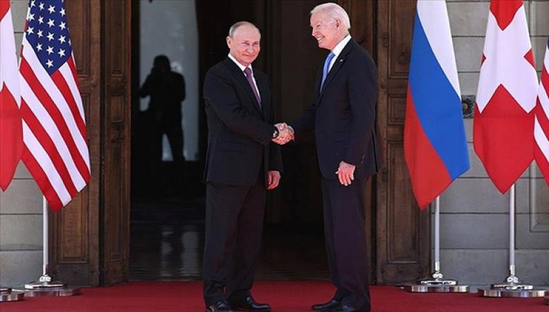 هدیه بایدن به پوتین عینک آفتابی سفارشی و بوفالوی کریستالی