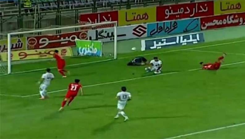 گل اول و دوم  پرسپولیس به ذوب آهن